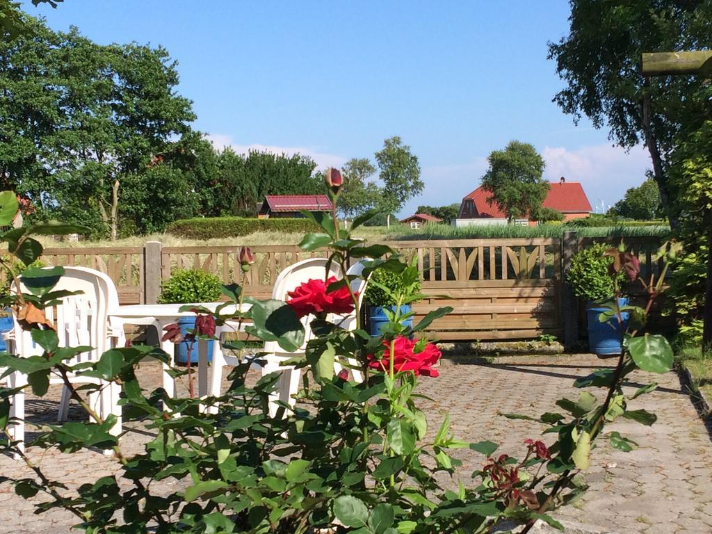 Huus Stoertebeker Bed & Breakfast Dornumersiel Exterior photo